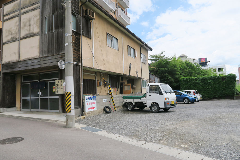 笑楽庵さん隣の駐車場